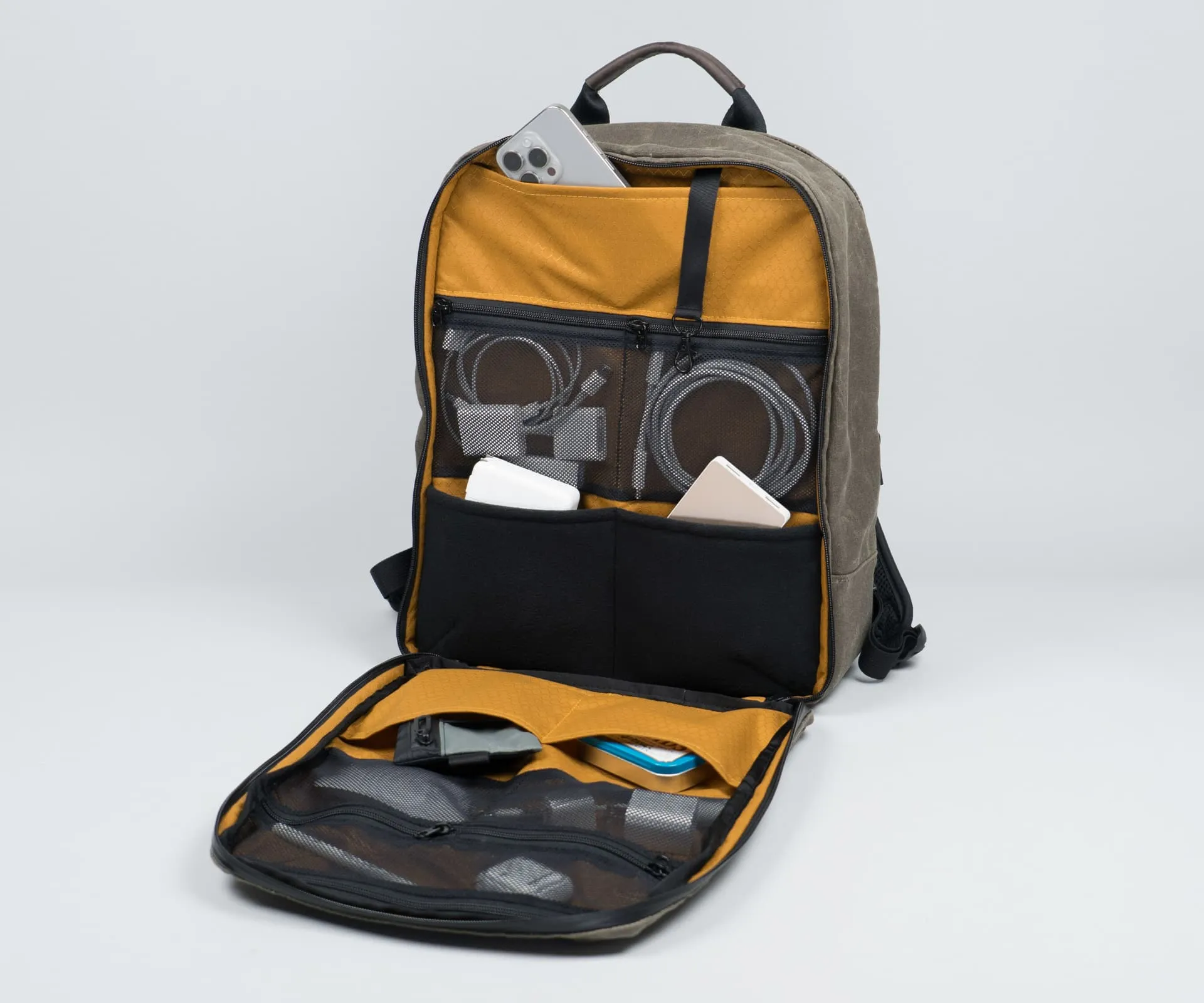 Waterfield Deigns Tech Folio Backpack with the accessories compartment open Waterfield Deigns Tech Folio Backpack with the accessories compartment open