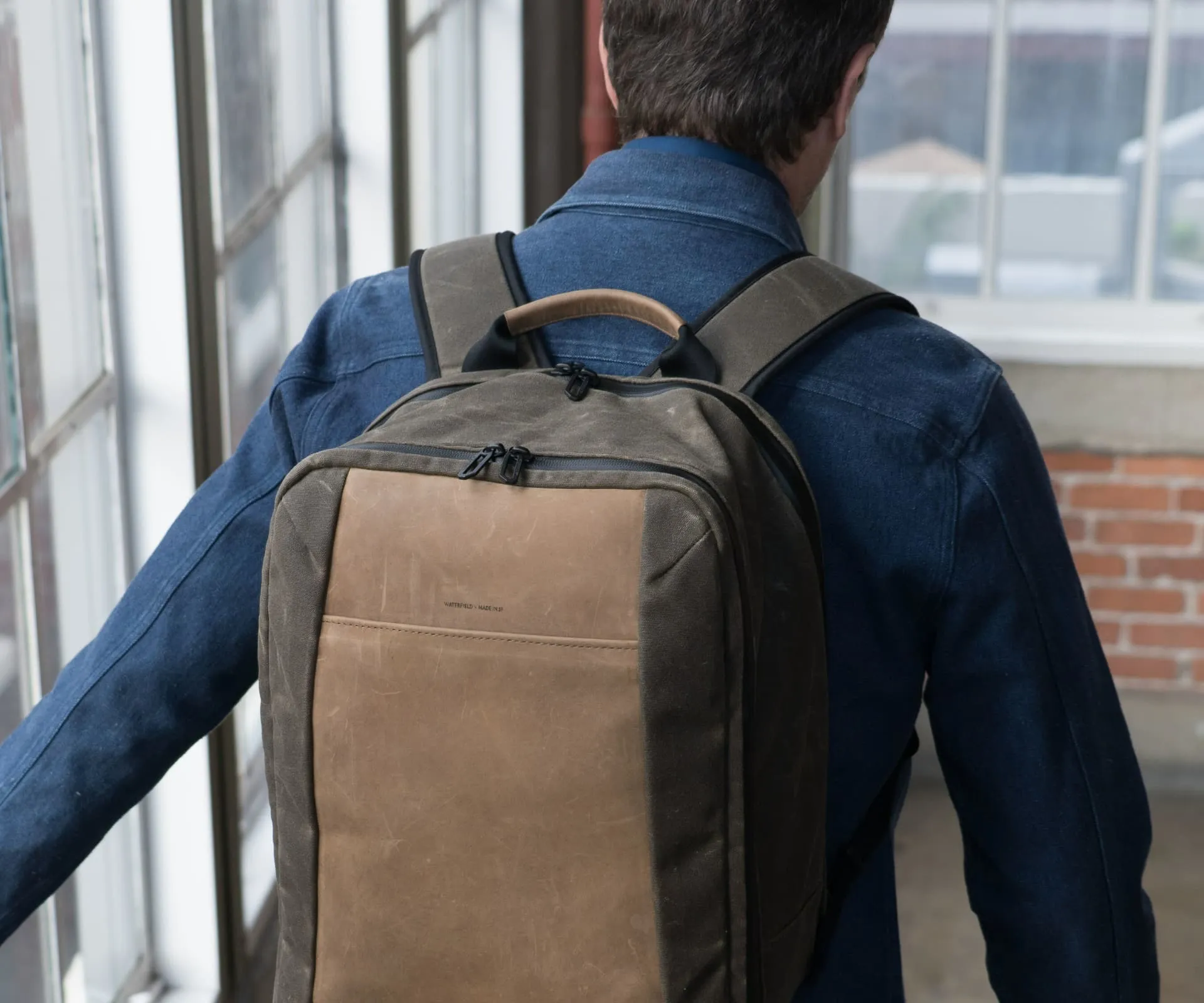 Man wearing Waterfield Designs Tech Folio Backpack Man wearing Waterfield Designs Tech Folio Backpack