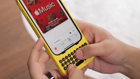 Clicks ger din iPhone ett fysiskt tangentbord med genvägar, bakgrundsbelysning och mer