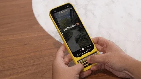 Clicks ger din iPhone ett fysiskt tangentbord med genvägar, bakgrundsbelysning och mer