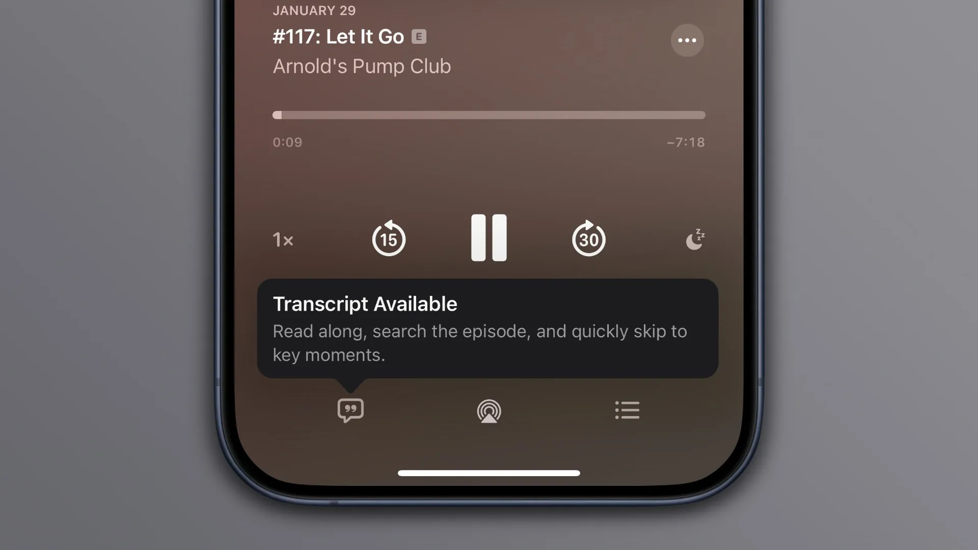 Apple Podcasts op iPhone met tooltip over de beschikbaarheid van transcripties van afleveringen