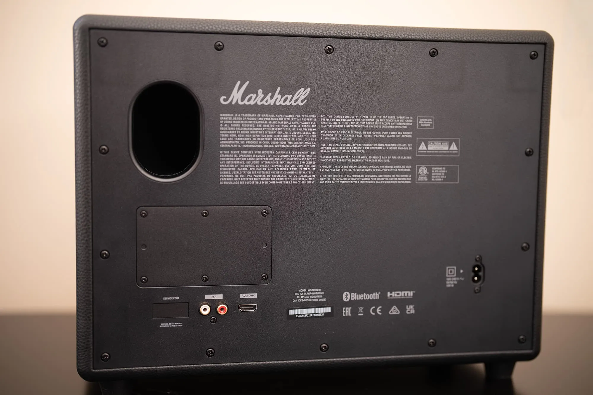 Marshall Woburn III vzadu.